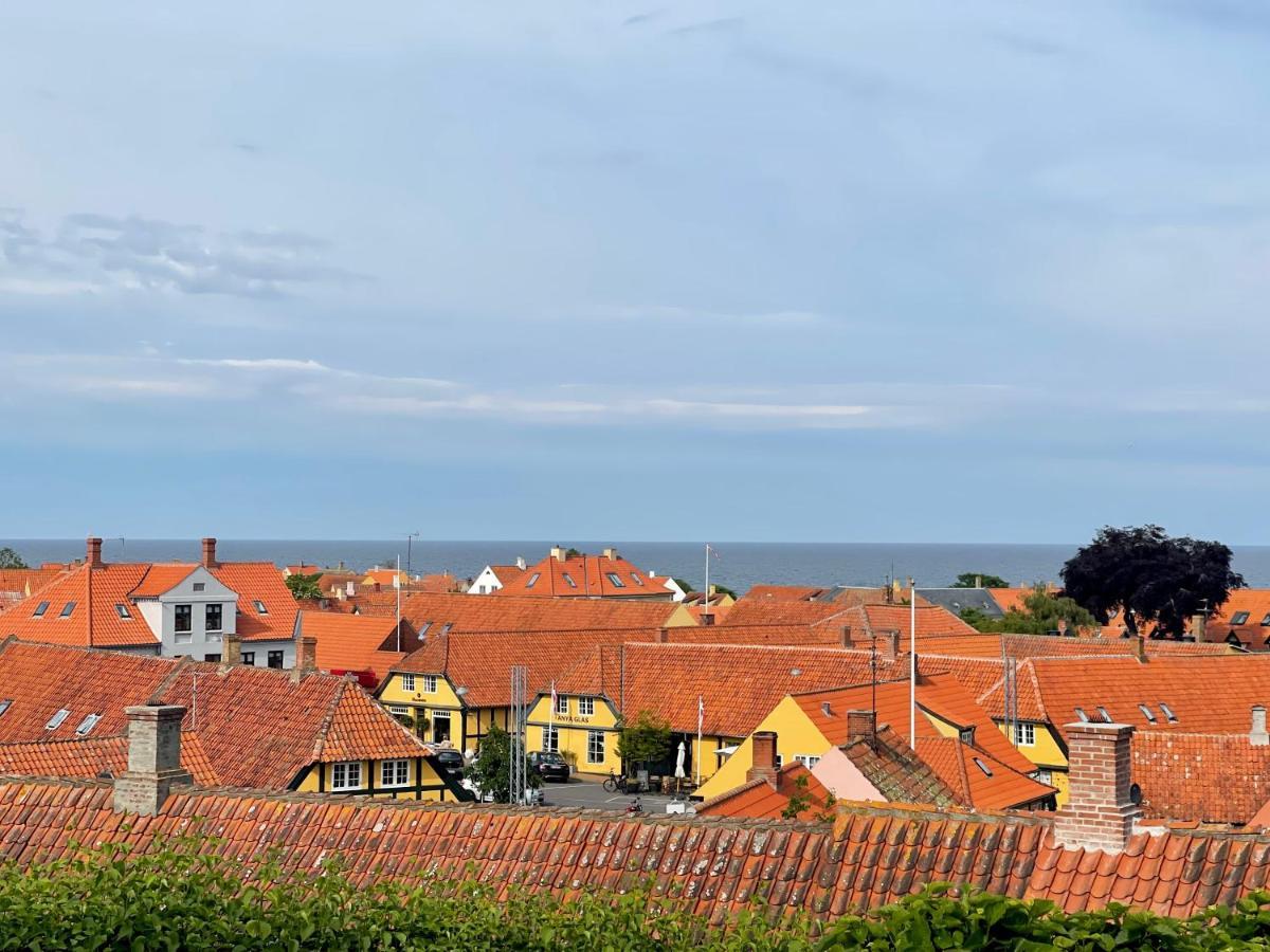 Nybygget Hus I Svaneke Taet Pa Klipper, Skov Og Hav Exteriér fotografie